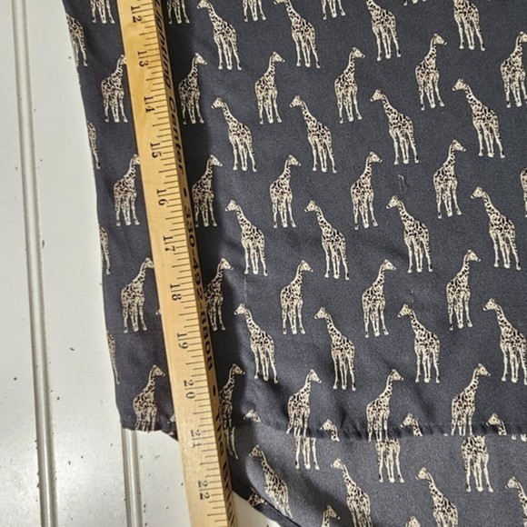 H&M Conscious Blouse Women's Size 2‎ Gray Giraffe Print V-Neck Cap Sleeve Zoo - Picture 9 of 13